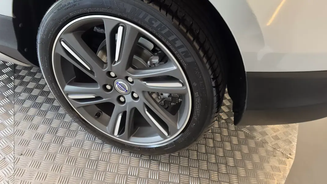 Volvo V40 Cross Country 2013 - 9900 EUR, 239930 km - AUTO.MOTO.pt - 239930km - foto 33 de 55