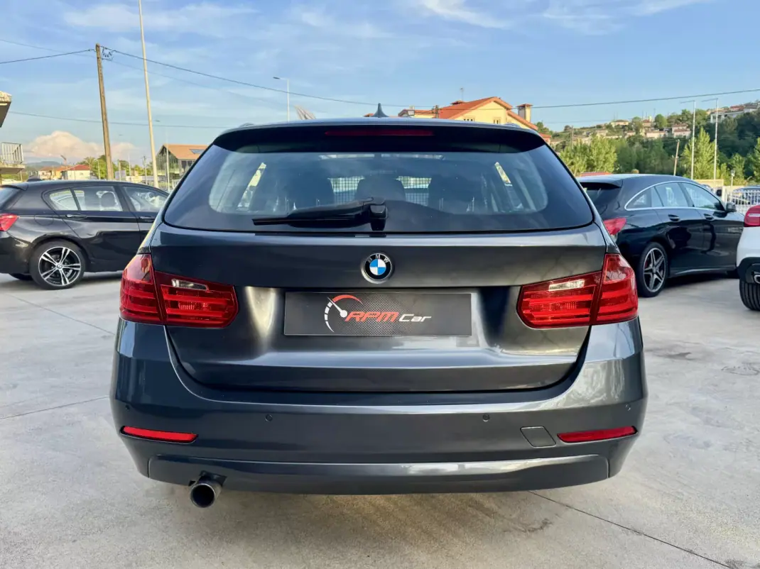 BMW 318 2014 - 10999 EUR, 270000 km - AUTO.MOTO.pt - 270000km - foto 17 de 24