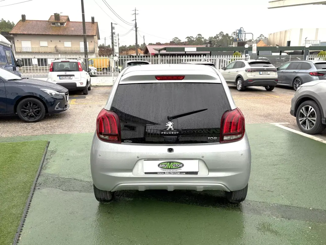 Peugeot 108 2020 - 10800 EUR, 54120 km - AUTO.MOTO.pt - 54120km - foto 4 de 12