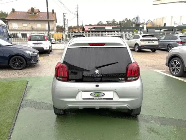 Peugeot 108 2020 - 10800 EUR, 54120 km - AUTO.MOTO.pt - 54120km - foto 4 de 12