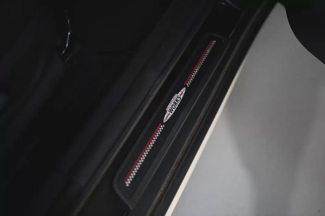 MINI Countryman 2020 - 22990 EUR, 120940 km - AUTO.MOTO.pt - 120940km - foto 19 de 25