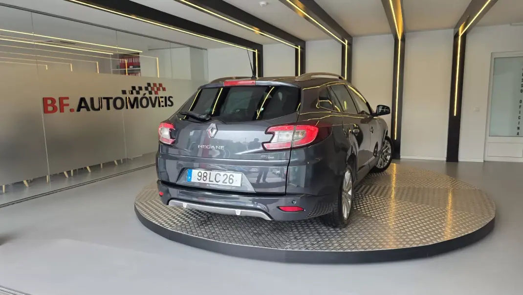 Renault Mégane Sport Tourer 2010 - 6900 EUR, 266834 km - AUTO.MOTO.pt - 266834km - foto 17 de 45