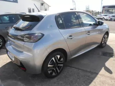 Peugeot e-208 2024 - 21450 EUR, 13376 km - AUTO.MOTO.pt - 13376km - foto 8 de 13