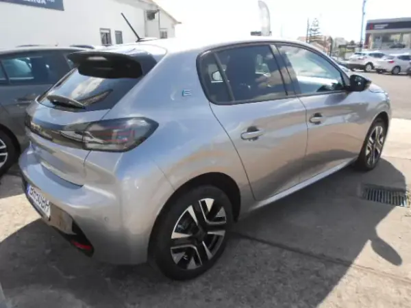 Peugeot e-208 2024 - 21450 EUR, 13376 km - AUTO.MOTO.pt - 13376km - foto 8 de 13