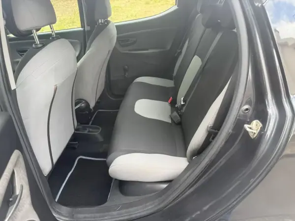 Lancia Ypsilon 2013 - 5990 EUR, 135000 km - AUTO.MOTO.pt - 135000km - foto 12 de 26