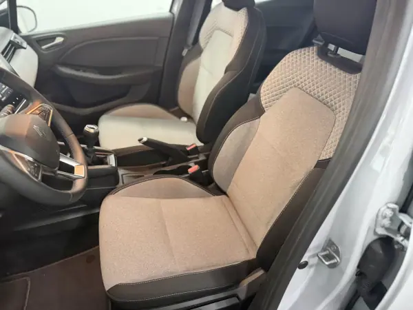 Renault Clio 2024 - 18000 EUR, 14000 km - AUTO.MOTO.pt - 14000km - foto 7 de 18