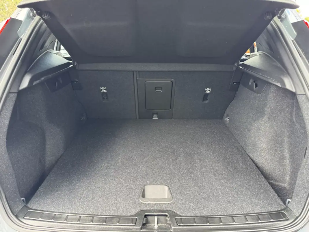 Volvo XC 40 2023 - 28500 EUR, 58000 km - AUTO.MOTO.pt - 58000km - foto 37 de 38