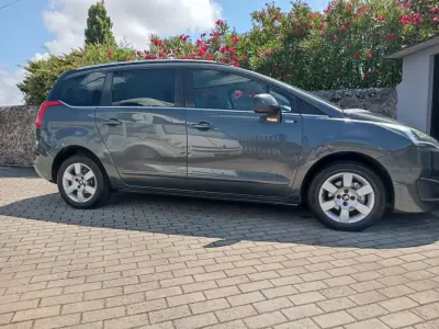 Peugeot 5008 2014 - 5950 EUR, 420000 km - AUTO.MOTO.pt - 420000km - foto 8 de 16