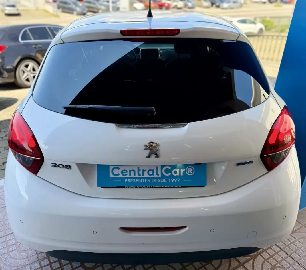 Peugeot 208 2016 - 8950 EUR, 83000 km - AUTO.MOTO.pt - 83000km - foto 10 de 25