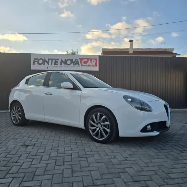 Alfa Romeo Giulietta 2016 - 10950 EUR, 172955 km - AUTO.MOTO.pt - 172955km - foto 4 de 32