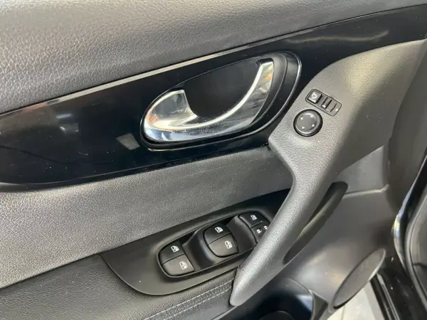 Nissan Qashqai 2019 - 16900 EUR, 120094 km - AUTO.MOTO.pt - 120094km - foto 18 de 22