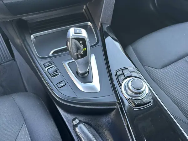 BMW 320 2017 - 14900 EUR, 260000 km - AUTO.MOTO.pt - 260000km - foto 44 de 65