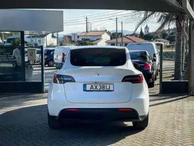 Tesla Model Y 2023 - 34900 EUR, 45800 km - AUTO.MOTO.pt - 45800km - foto 4 de 15