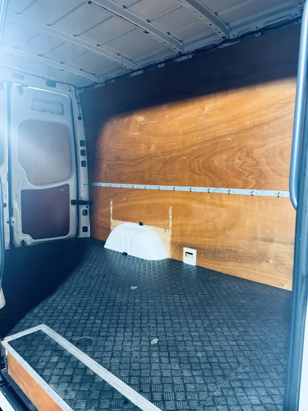 Mercedes-Benz Sprinter 2015 - 15990 EUR, 231751 km - 231751km - foto 19 de 32