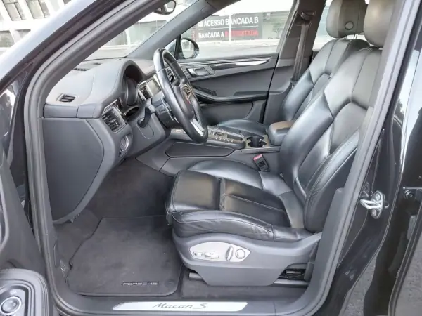 Porsche Macan 2014 - 38490 EUR, 168209 km - AUTO.MOTO.pt - 168209km - foto 21 de 37