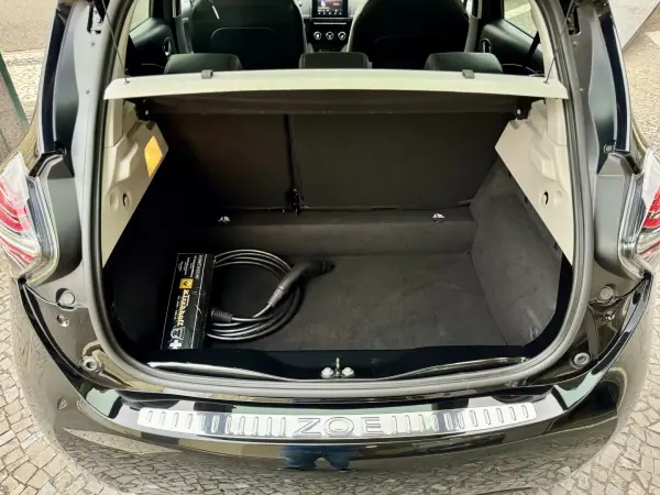 Renault Zoe 2020 - 25500 EUR, 30800 km - AUTO.MOTO.pt - 30800km - foto 32 de 34