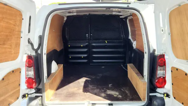 Citroën Berlingo 2017 - 10490 EUR, 225000 km - AUTO.MOTO.pt - 225000km - foto 15 de 15