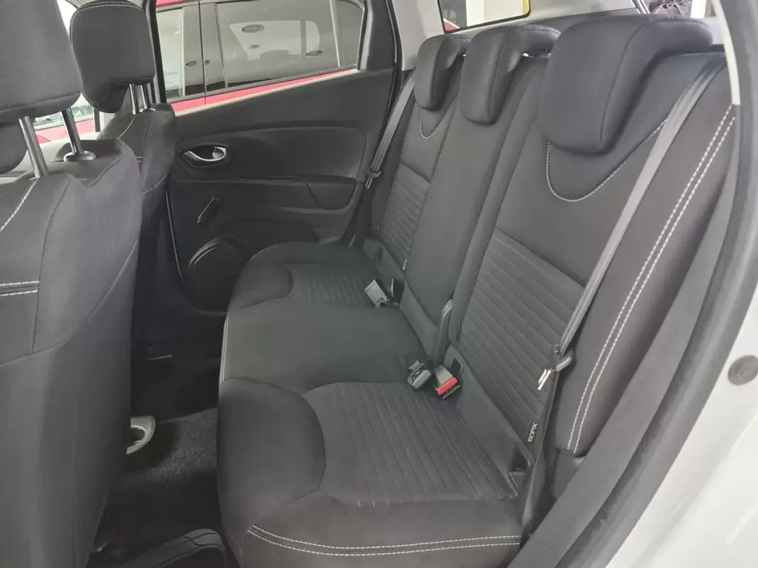 Renault Clio Sport Tourer 2018 - 11250 EUR, 87756 km - AUTO.MOTO.pt - 87756km - foto 14 de 30