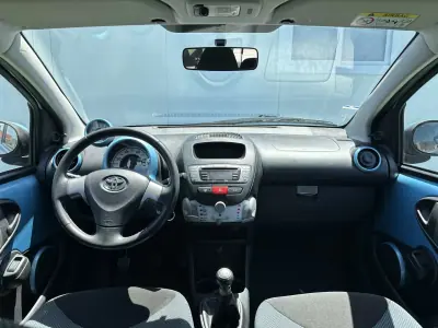 Toyota Aygo 2013 - 6490 EUR, 72000 km - AUTO.MOTO.pt - 72000km - foto 10 de 28