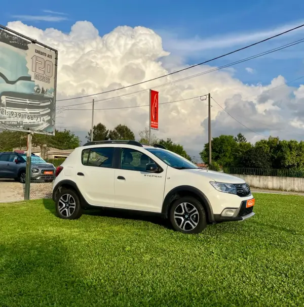 Dacia Sandero 2020 - 13400 EUR, 21890 km - AUTO.MOTO.pt - 21890km - foto 6 de 14