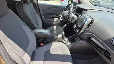 Renault Captur 2017 - 12990 EUR, 101000 km - AUTO.MOTO.pt - 101000km - foto 16 de 19