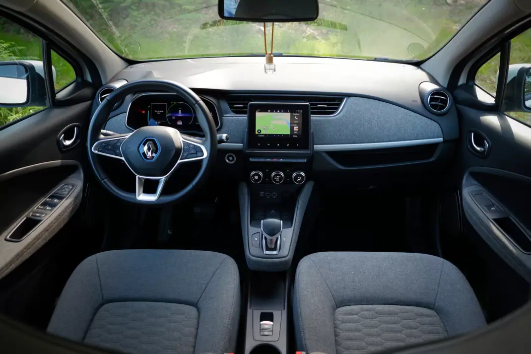 Renault Zoe 2020 - 12990 EUR, 103000 km - AUTO.MOTO.pt - 103000km - foto 21 de 24