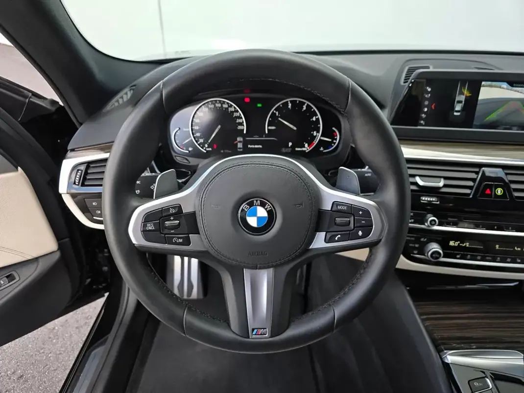BMW 520 2019 - 30990 EUR, 98500 km - AUTO.MOTO.pt - 98500km - foto 17 de 44