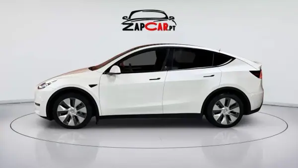 Tesla Model Y 2023 — foto 2 de 16