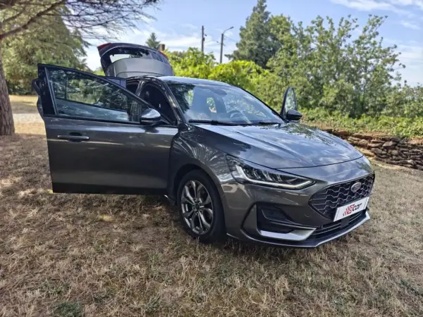 Ford Focus 2023 - 17990 EUR, 75650 km - AUTO.MOTO.pt - 75650km - foto 10 de 39