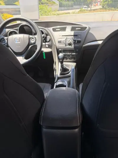 Honda Civic Tourer 2015 - 12900 EUR, 125000 km - AUTO.MOTO.pt - 125000km - foto 17 de 19