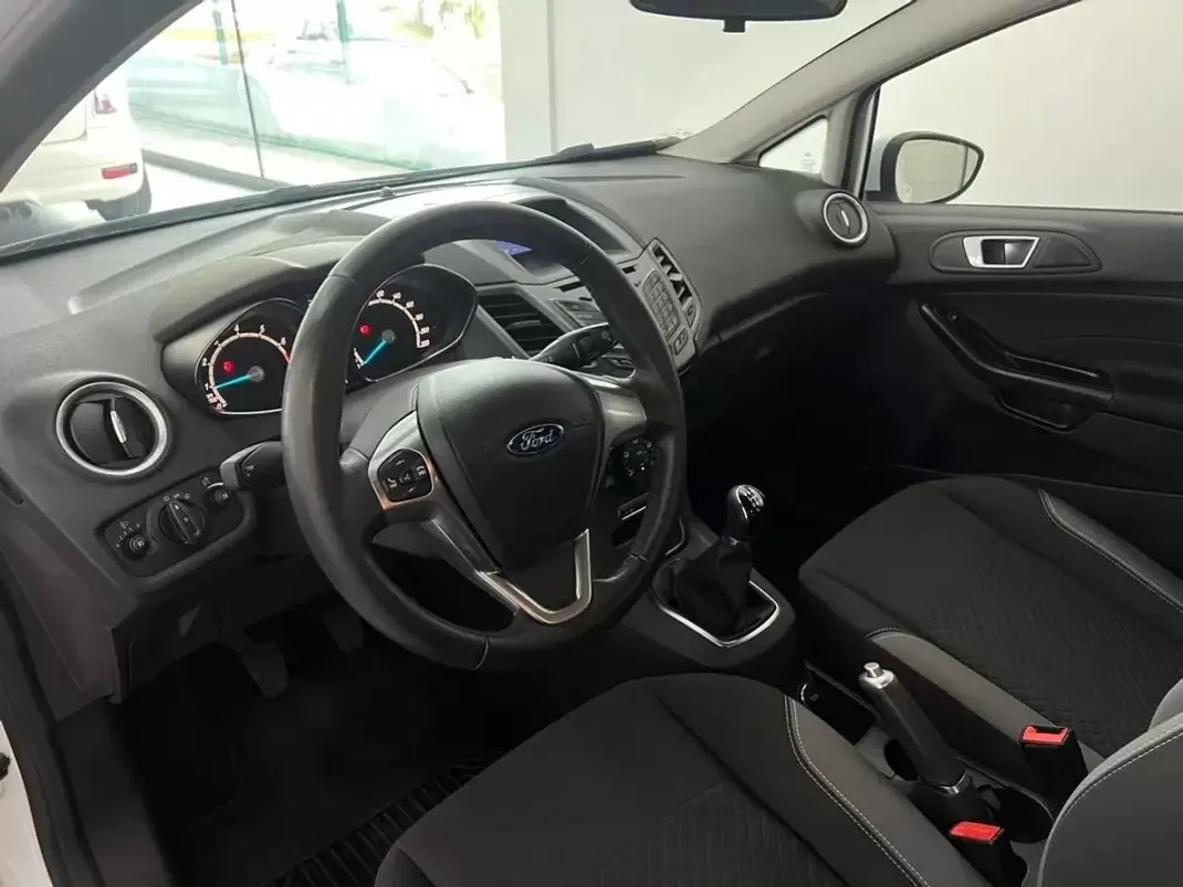 Ford Fiesta 2015 - 9990 EUR, 126498 km - AUTO.MOTO.pt - 126498km - foto 9 de 23