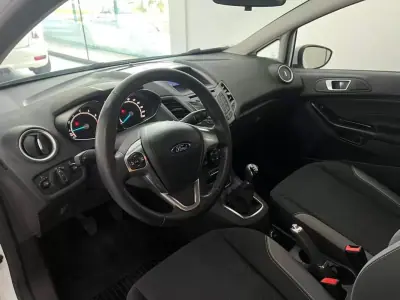Ford Fiesta 2015 - 9990 EUR, 126498 km - AUTO.MOTO.pt - 126498km - foto 9 de 23