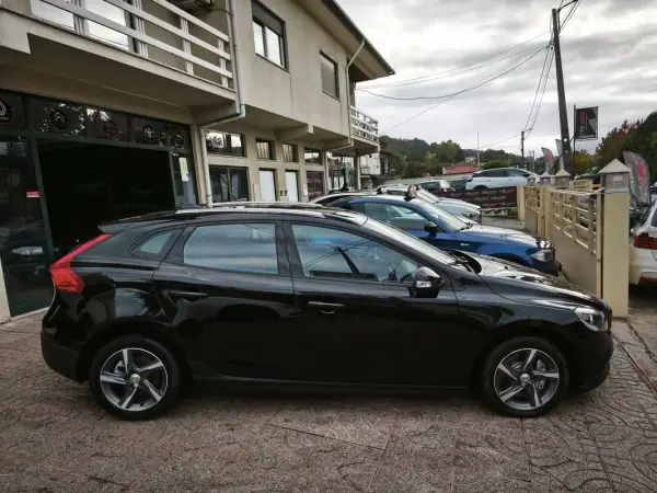 Volvo V40 Cross Country 2017 - 18500 EUR, 100000 km - AUTO.MOTO.pt - 100000km - foto 6 de 34