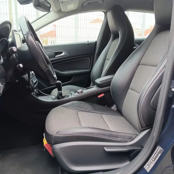 Mercedes-Benz CLA 180 2017 - 18500 EUR, 182678 km - AUTO.MOTO.pt - 182678km - foto 20 de 23