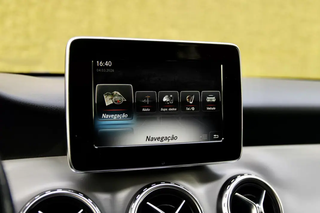 Mercedes-Benz GLA 180 2016 - 22500 EUR, 148000 km - AUTO.MOTO.pt - 148000km - foto 29 de 32