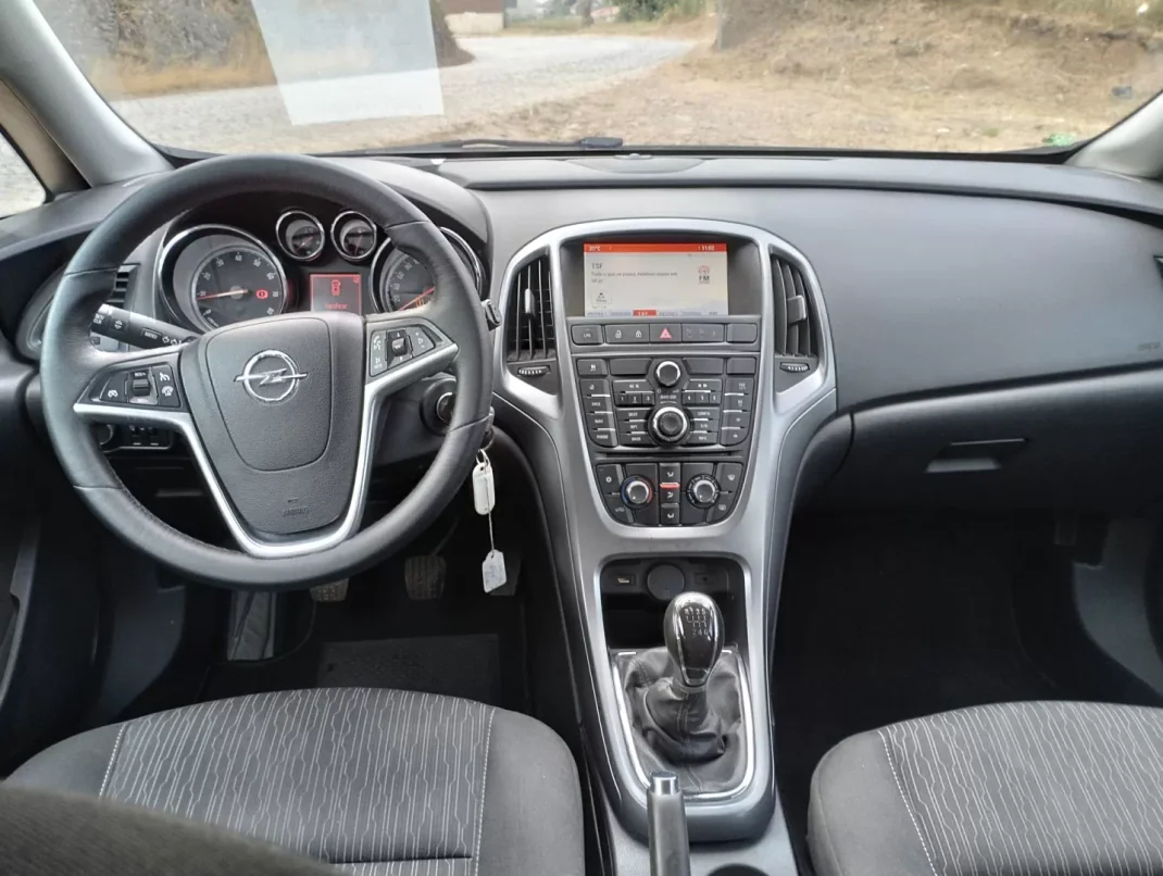 Opel Astra 2015 - 8950 EUR, 190000 km - AUTO.MOTO.pt - 190000km - foto 20 de 31