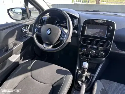 Renault Clio 2017 - 9900 EUR, 135702 km - AUTO.MOTO.pt - 135702km - foto 24 de 47