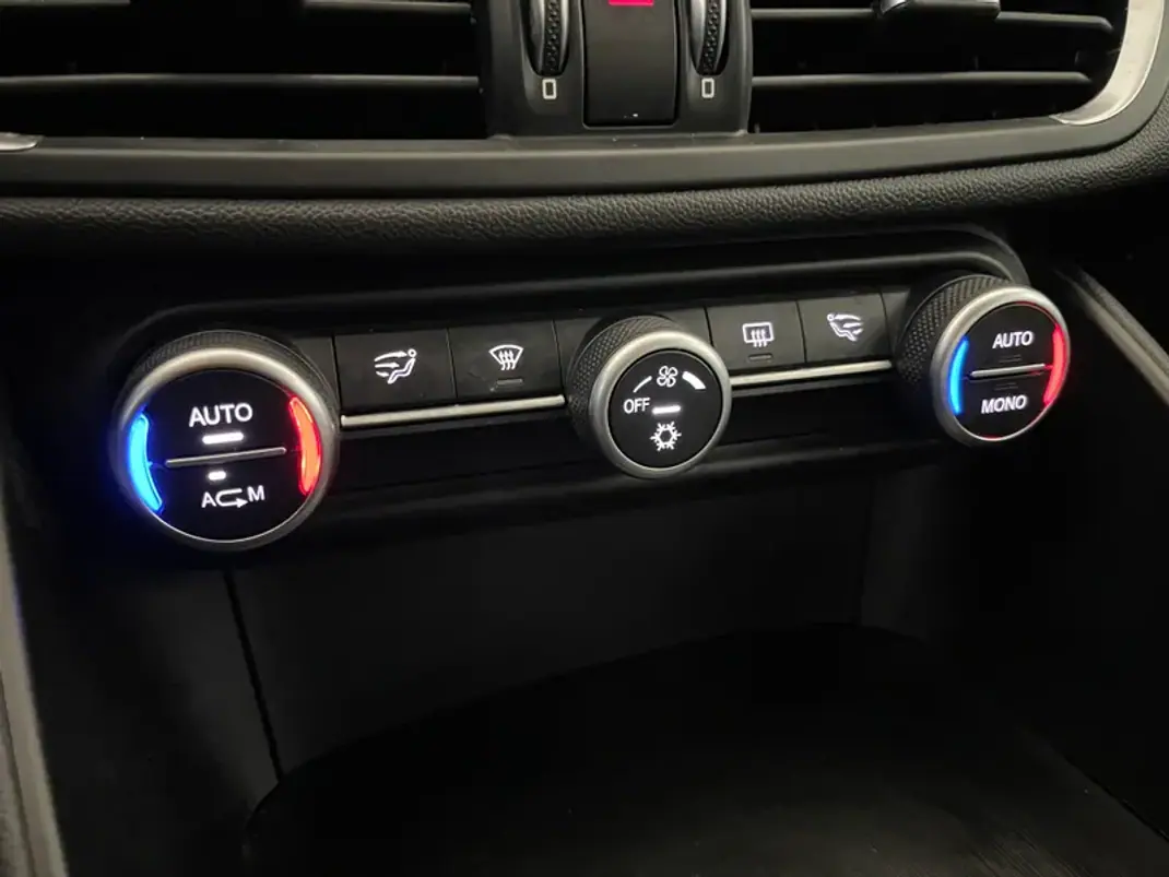 Alfa Romeo Giulia 2016 - 18500 EUR, 153000 km - AUTO.MOTO.pt - 153000km - foto 30 de 35