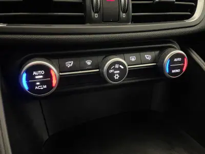 Alfa Romeo Giulia 2016 - 18500 EUR, 153000 km - AUTO.MOTO.pt - 153000km - foto 30 de 35