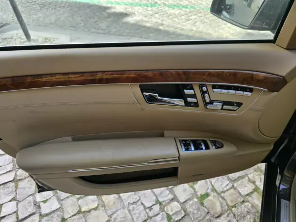 Mercedes-Benz S 400 2011 - 13990 EUR, 353009 km - AUTO.MOTO.pt - 353009km - foto 7 de 23