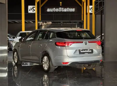 Renault Mégane Sport Tourer 2023 — foto 5 de 23