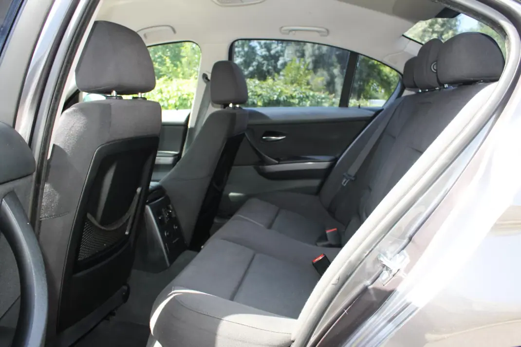BMW 320 2008 - 8990 EUR, 338000 km - AUTO.MOTO.pt - 338000km - foto 19 de 35