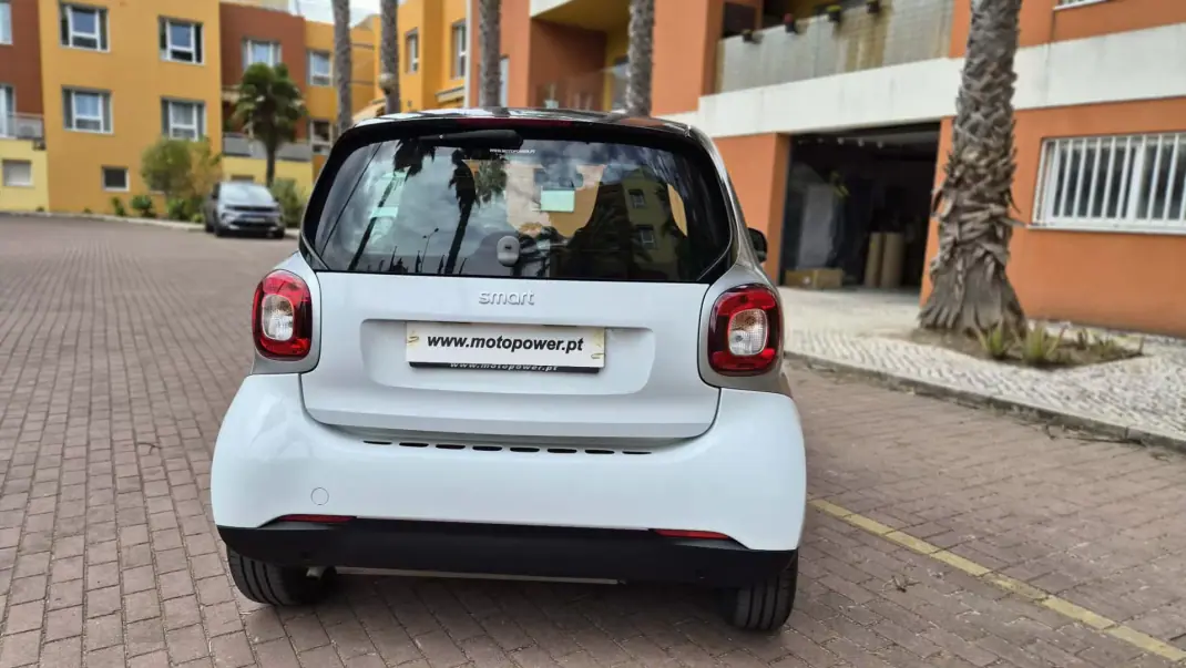 Smart ForTwo Coupé 2018 - 13890 EUR, 25000 km - 25000km - foto 10 de 12
