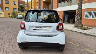 Smart ForTwo Coupé 2018 - 13890 EUR, 25000 km - AUTO.MOTO.pt - 25000km - foto 10 de 12