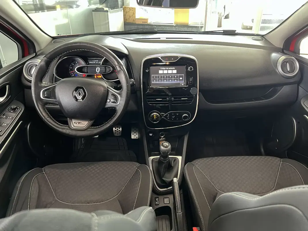 Renault Clio Sport Tourer 2016 - 9600 EUR, 169693 km - AUTO.MOTO.pt - 169693km - foto 9 de 23