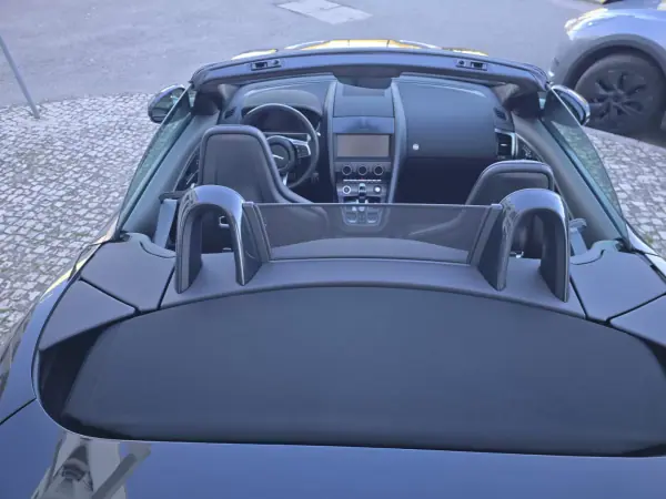 Jaguar F-Type 2022 - 67450 EUR, 11000 km - AUTO.MOTO.pt - 11000km - foto 11 de 19