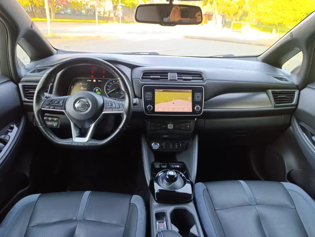 Nissan Leaf 2020 - 12500 EUR, 146861 km - AUTO.MOTO.pt - 146861km - foto 8 de 21