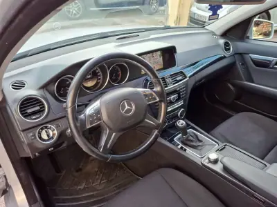 Mercedes-Benz C 200 2011 - 11500 EUR, 221260 km - AUTO.MOTO.pt - 221260km - foto 16 de 32