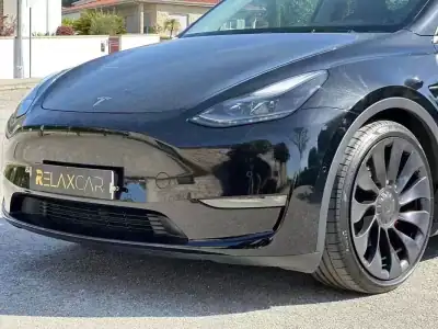 Tesla Model Y 2022 - 39999 EUR, 101000 km - AUTO.MOTO.pt - 101000km - foto 4 de 23