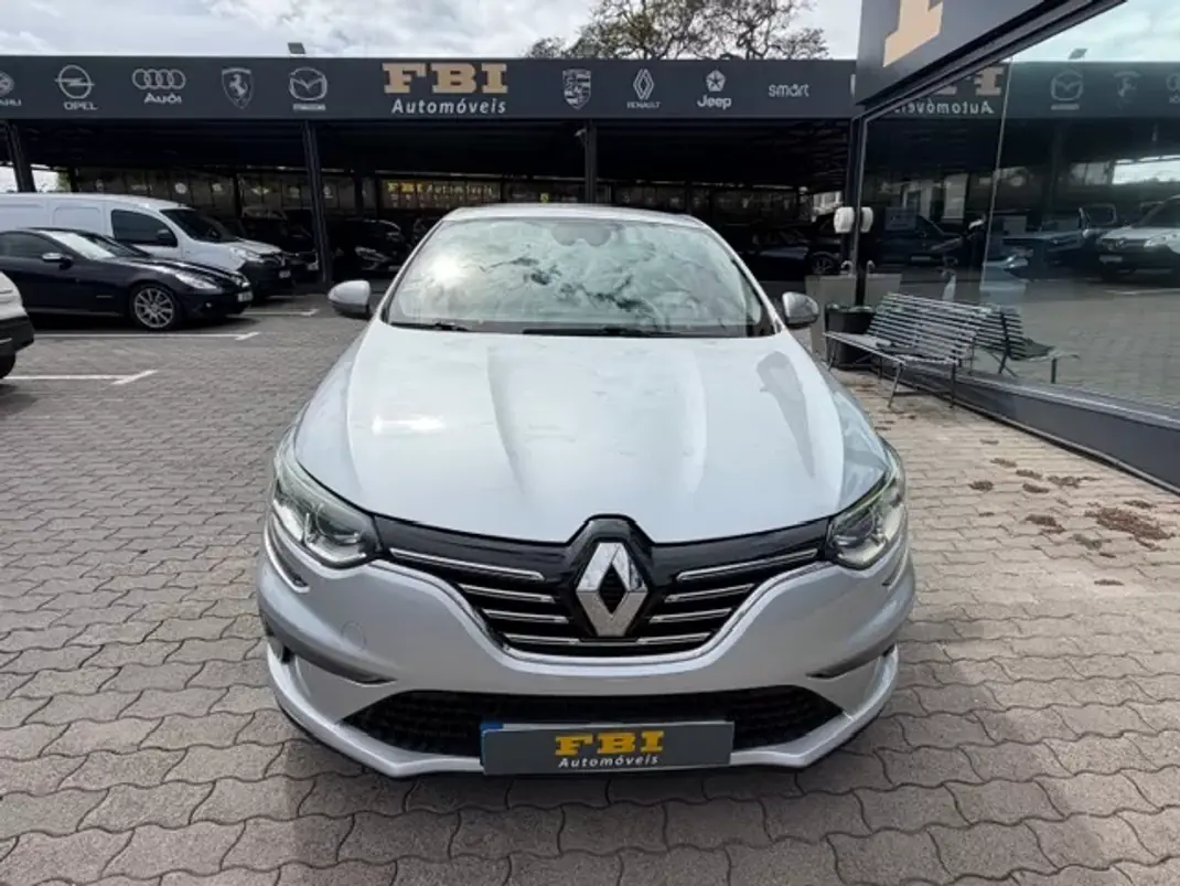 Renault Mégane 2018 - 16900 EUR, 89150 km - AUTO.MOTO.pt - 89150km - foto 5 de 12